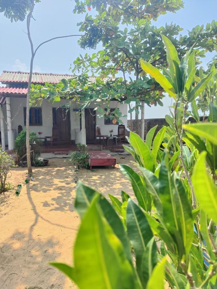 Golden Rich Hotel Baie d'Arugam Extérieur photo